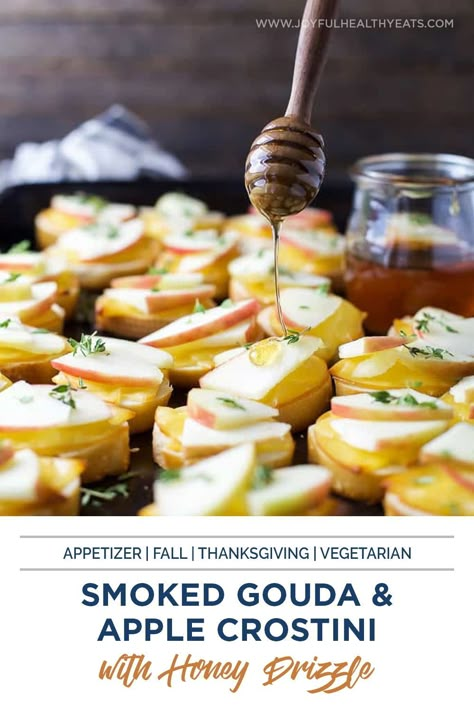 Apple Crostini, Appetizers Christmas, Holiday Appetizers Easy, Holiday Appetizers Recipes, Diy Easy Recipes, Fall Appetizers, Bacon Appetizers, Smoked Gouda, Thanksgiving Appetizers