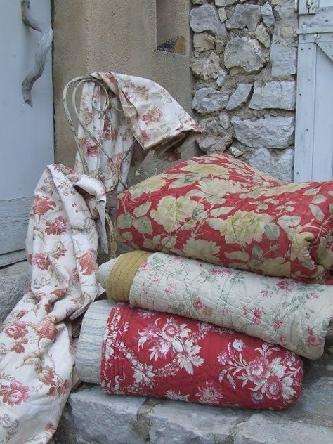 French Quilt, French Linens, French Fabrics, My French Country Home, Decoration Shabby, French General, French Country Bedrooms, French Country Design, Country Love