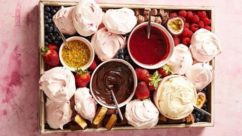 Meringue Platter, Pudding Platter, Pavlova Platter, Pavlova Grazing Platter, Christmas Dessert Platter, Crunchie Chocolate, Dessert Platters, Idea Magazine, Platter Christmas