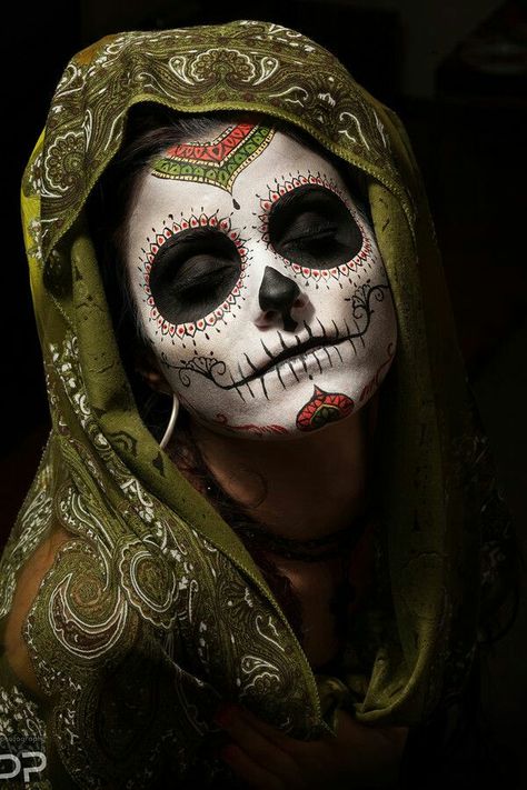 Sugar skull Skull Face Paint, Catrina Tattoo, Dead Makeup, Den Mrtvých, Day Of The Dead Art, Sugar Skull Makeup, Candy Skulls, Day Of Dead, Sugar Skull Art