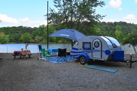 Trailer Camping Hacks, Teardrop Trailer Camping, Teardrop Camper Interior, Porta Potty, Teardrop Camping, Camper Hacks, Tiny Trailers, Camping Hacks Diy, Trailer Interior