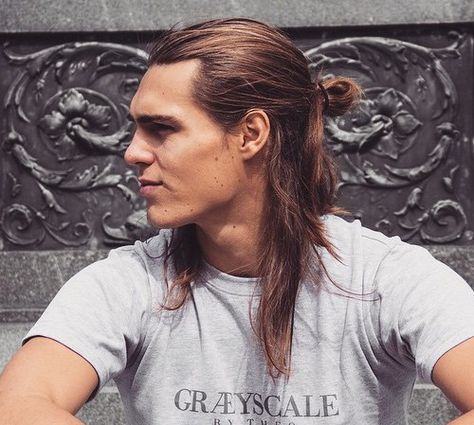 Man Bun Styles, Man With Long Hair, Man Bun Hairstyles, Undercut Men, Half Ponytail, Men's Long Hairstyles, Shaving Beard, Bun Styles, Man Bun