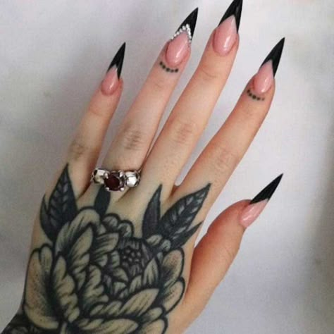 Gothic Nails Wedding, Stilleto Nails Black Tip, Long Witchy Nails, Emo Wedding Nails, Gothic Almond Nails Designs, Stiletto Spooky Nails, Short Nail Stilleto Ideas, Green Stilleto Nails Design, Odd Nail Designs