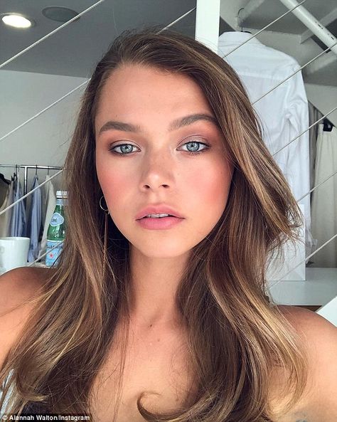 18-year-old Alannah Walton (pictured) is an Australian model who was recently confirmed for the famed Victoria's Secret Fashion Show after nabbing a place on her first audition Alannah Walton, Simple Girls Hairstyles, Hairstyles For Graduation, Model Icons, Australian Girl, Vs Fashion Show, Calvin Klein Models, Hairstyles Design, Vs Fashion Shows