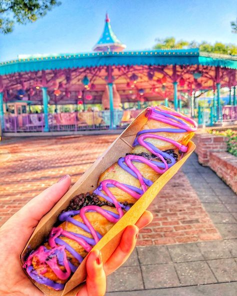 Cheshire Cat Tail, Magic Kingdom Food, Streetwear Wallpaper, Disney Foods, Food Reference, Disney Desserts, Aesthetic Foods, Disney Travel Agents, Disney Coffee Mugs