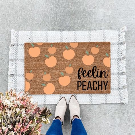 Apartment Crafts, Peach Decor, Summer Doormat, Door Mat Diy, Elevated Homes, Painted Rug, Front Door Mats, Custom Doormat, Craft Night