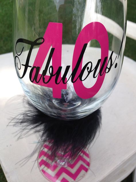 50th Wine Glass Ideas, 40th Wine Glass Ideas, 50 Birthday Wine Glass Sayings, 40th Birthday Wine Glasses, Personalized Wine Glasses Birthday, Happy Birthday Wine, Birthday Wine Glass, 40 And Fabulous, Birthday Presents For Mom