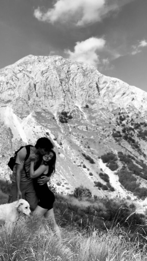 Trekking Couple Photography, Couple In The Mountains Aesthetic, Mountain Vision Board, Mountain Hiking Aesthetic Couple, Couple In Mountain Aesthetic, Couple Photo Mountains, Mountains Couple Pictures, Mountain Vacation Aesthetic, Pics In Mountains