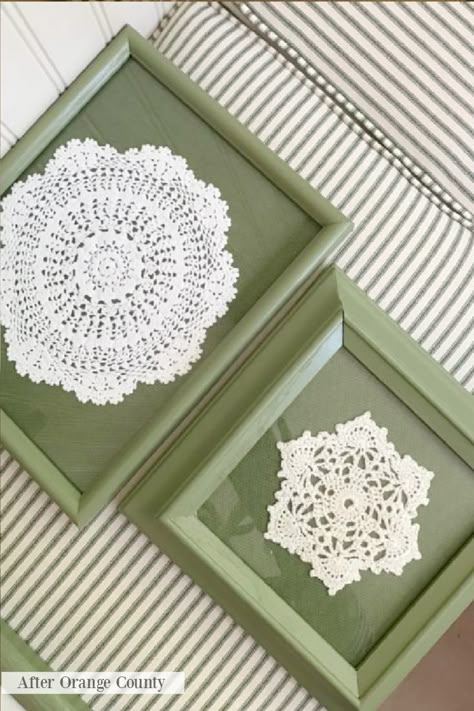 Framed Doilies, Doily Art, Crochet Wall Art, Grandmillennial Style, Doilies Crafts, Lace Crafts, Crochet Wall Hangings, Crochet Decoration, Old Frames