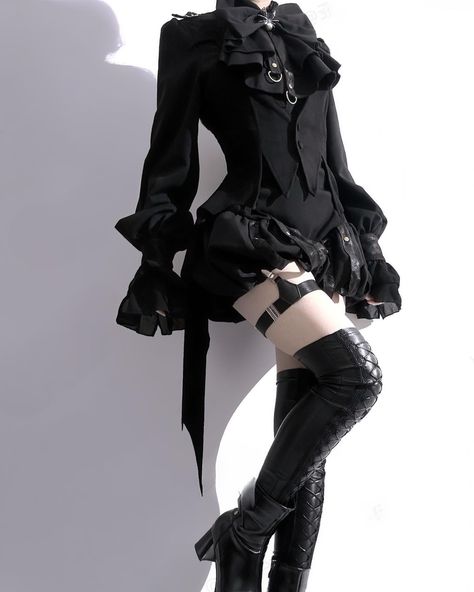 🖤Embrace the dark elegance of Gothic Lolita with our Ouji fashion set. 🤩Full set includes shirt , shorts, train and bow tie. 👉Search 'KALRS-005' on devilinspired.com #devilinspired #gothic #gothicfashion #gothicoutfit #lolitacoord #lolitafasion Gothic Techwear, Gothic Suit, Story Clothes, Irl References, Prince Style, Casual Techwear, Techwear Women, Futuristic Clothing, Prince Clothes