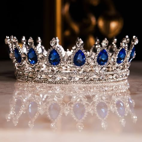 21.4.2017 Today, Queen Elizabeth II celebrates her 91st birthday. Earlier this year, Her Majesty became the first British monarch to commemorate a Sapphire Jubilee! Sapphire Crown King, Royalty Crown Aesthetic, Sapphire Crown Aesthetic, Water Crown Aesthetic, Coronation Crown Queens, Sapphire Aesthetic, Crown Jewellery, Sapphire Tiara, 91st Birthday