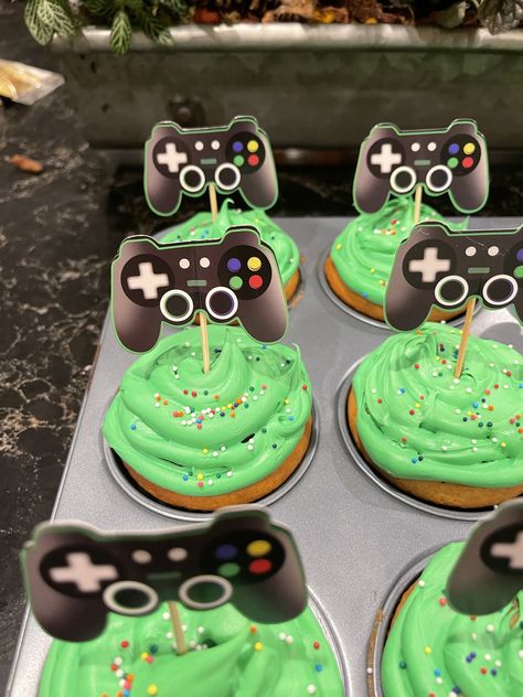 Level Up Cupcakes, Gamer Cupcakes Birthday, Gaming Cupcakes For Boys, Playstation Cupcakes, Gaming Cupcakes, Video Game Cupcakes, Gamer Cupcakes, Gaming Truck, Xbox Party