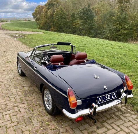 Mgb Roadster, Roadster Car, Triumph Cars, Morris Garages, Mg Mgb, Mg Cars, British Sports Cars, Best Classic Cars, Old Classic Cars