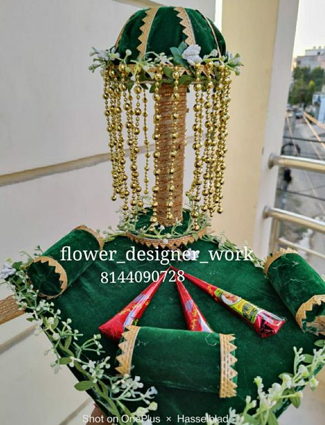 Vana Decoration, Mehendi Thali Decor Ideas, Mehendi Tray Decoration, Mehndi Tray Decoration Ideas, Mehandi Platter, Mehendi Cake, Mehendi Platter, Indian Wedding Giveaways, Mehndi Platter