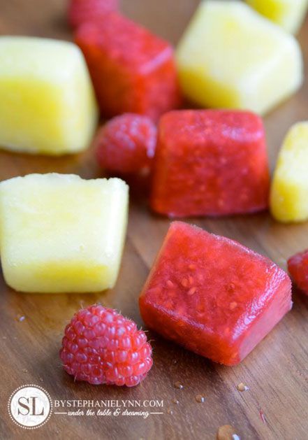 Natural Flavored Water, Cube Ideas, Ice Cube Recipe, Flavored Ice Cubes, Infused Water Recipes, Flavor Ice, Fruit Water, Water Recipes, Flavored Water