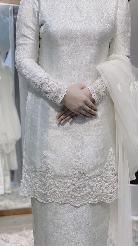 Akad Dress, Kurung Nikah, Dress Pengantin, Malay Wedding Dress, Dress Brokat Modern, Baju Kahwin, Nikah Outfit, Kebaya Modern Dress, Minimal Wedding Dress