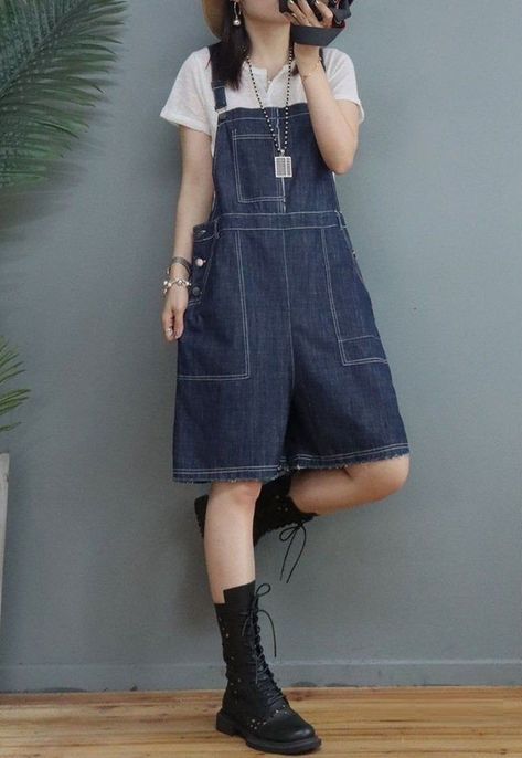 Overalls Straps Down, Overalls With Jacket, Cute Overalls Outfits, Cute Outfits With Overalls, Short Overalls Outfit, Overalls Outfit Short, Overalls Outfit Summer, Overall Shorts Outfit, Cute Overall Outfits