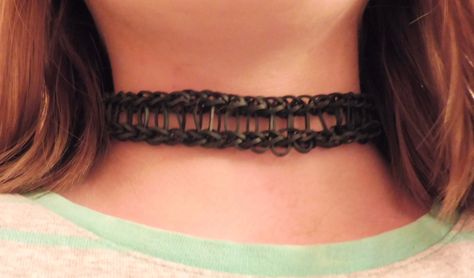 Just made this cute choker on my Rainbow Loom. :) Rainbow Loom, I Cool, Diy Ideas, Fun Crafts, Loom, Hair Wrap, Choker, Craft Projects, Rainbow