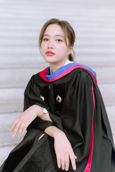 Freen Sarocha Chankimha Artis Thailand, Graduation Picture, Graduation Picture Poses, Freen Sarocha, Pose Idea, Id Photo, Graduation Photoshoot, Graduation Ideas, Graduation Pictures