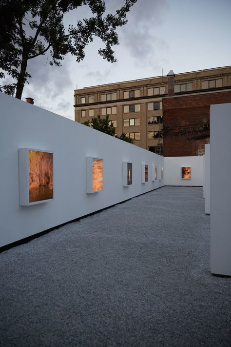 Outdoor Display Exhibition, Photo Exhibition Design, Museum Hallway, Puma Nitro, Construction Hoarding, Art Museum Architecture, Outdoor Art Gallery, Anniversary Magazine, Photography Installation