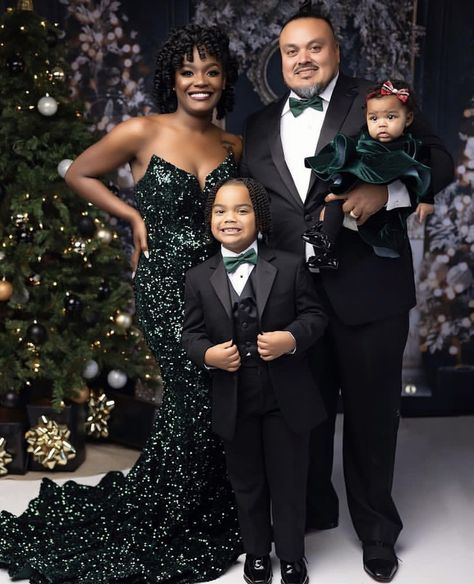 Emerald Green Christmas Family Photos, Dressy Christmas Family Pictures, Formal Family Christmas Pictures, Emerald Green Family Picture Outfits, All Black Family Photoshoot Outfits, Formal Family Photoshoot, Glam Family Photos, Glam Family Photoshoot, Family Christmas Pictures Outfits