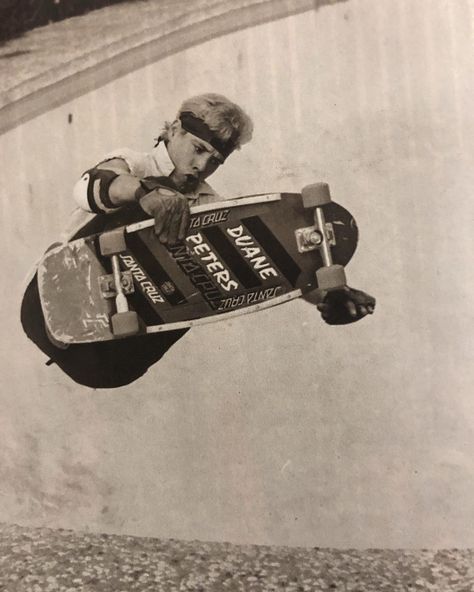 Duane  Peters on Instagram: “#1982 #Frontsideair at “Kid-D” #kitty.bowl @thrashermagazine  @punkstix @skeletonkey_os #punkrock #skatepunk  x x” 80s Skater, Skate 4, Vintage Band Shirts, Old School Skateboards, Skate Punk, Skate Photos, Skateboard Photography, Skate Style, Stone Age