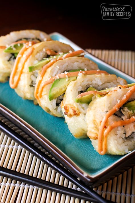 Recipes Sushi, Salmon Japanese, Sushi Recipes Homemade, California Rolls, Sushi Roll Recipes, Cheese Rolls, Japanese Desserts, Sushi At Home, Cream Cheese Rolls