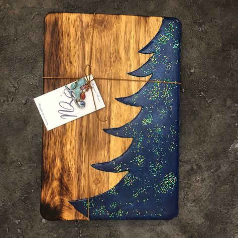 , #abstractpainting #abstractart #art #goldleafart Epoxy Resin Cheese Board Diy, Epoxy Cheese Board, Epoxy Christmas Tree, Resin Boards Ideas, Resin Cheese Board Diy, Epoxy Charcuterie Board Ideas, Epoxy Christmas Gifts, Resin Board Ideas, Epoxy Resin Art Wood