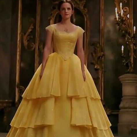 Dress - 180 feet of feather-light satin organza was used, and then accentuated with 2,160 Swarovski crystals Emma Watson Dress, Belles Dress, Beauty And The Beast Dress, Emma Watson Belle, Beauty And The Beast Movie, Belle Costume, Belle Beauty And The Beast, Yellow Mini Dress, Belle Beauty