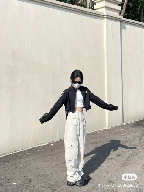 Korean Concert Outfit, Women's Grunge Fashion, Spring Outfits Korea, Summer Vibe Aesthetic, Western Winter Fashion, Western Winter, Casual Outfit Summer, Sweats Outfit, Vibe Aesthetic