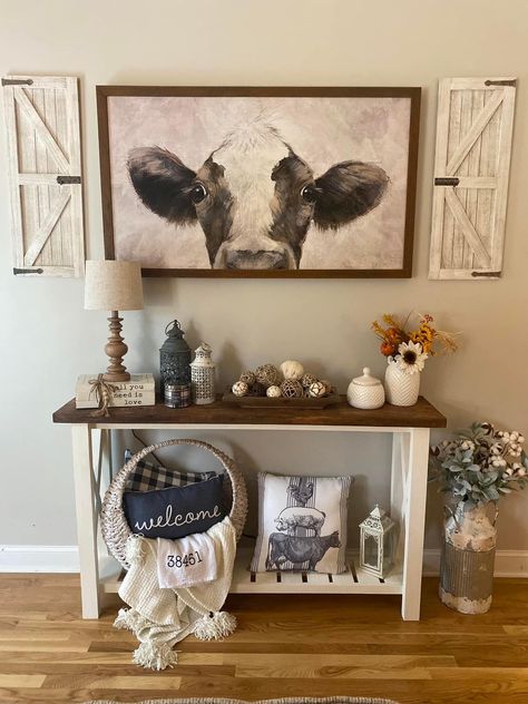 Room Decor Inspiration, Western Living Room, Western Bedroom Decor, Ranch House Decor, Living Room Decor Rustic, Cow Decor, Living Room Decor Inspiration, Home Entrance Decor, Farmhouse Decor Living Room