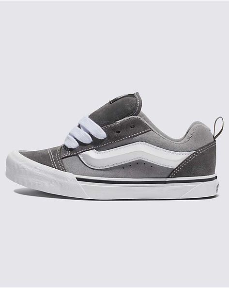 New Skool Vans, Chunky Vans, Nike Winter Jackets, Pretty Sneakers, Vans Shoe, Face Profile, Back To School Shoes, Pretty Shoes Sneakers, Dramatic Style