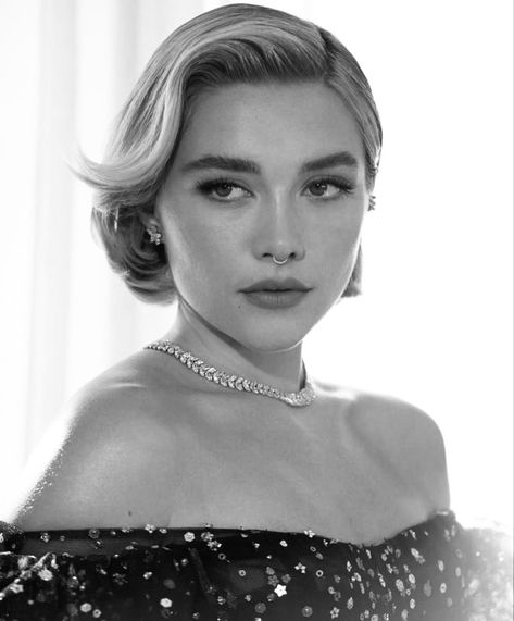 Fire Haircut, Black And White Love, Female Actresses, Florence Pugh, Pictures Of People, Lady Biker, Portrait Inspiration, Model Photos, Celebrity Photos