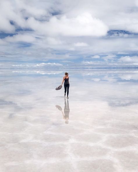 Visiting Salar de Uyuni Salt Flats In Bolivia - The World's Biggest Mirror Bolivia Salt Flats, Desert Vacation, Uyuni Salt Flats, Uyuni Bolivia, Salt Flat, Bolivia Travel, Desert Travel, Big Mirror, Mirror Lake