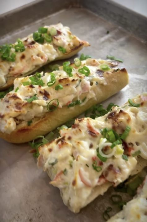 Crab Rangoon Cheese Bread, Crab Rangoon Sandwich, Imation Crab Meat Recipe, Crab Toast Appetizers, Leftover Crab Meat Recipe, Crab Toast Recipe, Crab Meat Appetizers, Lump Crab Recipes, Crab Toast