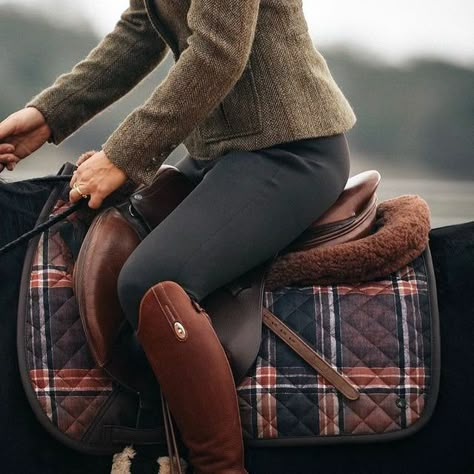 Shop Jump Pads & Close Contact Saddle Pads | Equiluxe Tack Horse Riding Style, Fall Riding Outfits Equestrian, Cute Horse Riding Outfits, Winter Equestrian, Riding Aesthetic, Equestrian Style Outfit, Jump Saddle, Equestrian Outfit, Equestrian Aesthetic