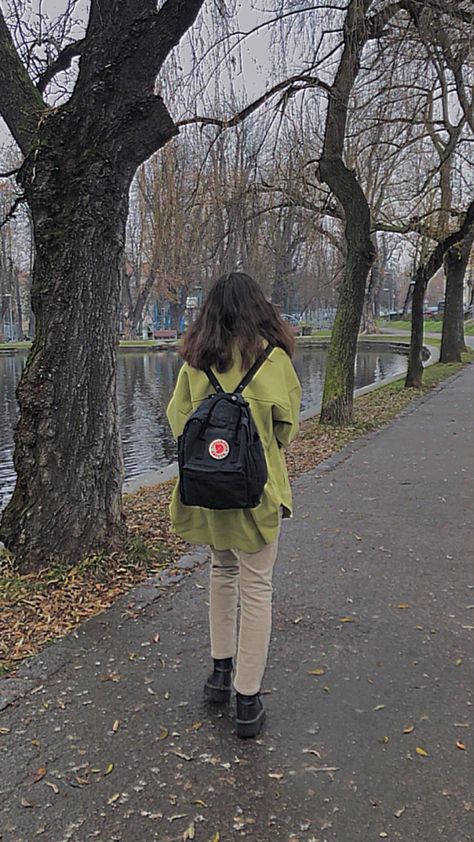 Mini Bagpack Outfit, Kanken Outfit Style, Bagpack Outfit Style, Kanken Backpack Mini, Mochila Fjallraven Kanken, Kanken Classic, Uni Bag, Vsco Pictures, Mini Outfit