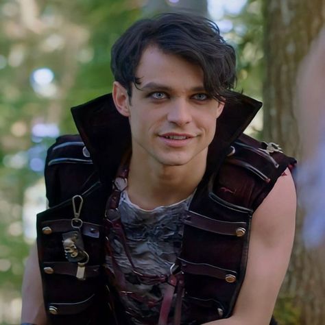 Descendants 2 Harry Hook, Thomas Doherty Harry Hook, Harry Decendents Icon, Hook Decendents 4, Hear Me Out Characters Boys, Hook From Descendants, Hot Animated Characters Men Disney, Here Me Outs Characters, Harry Hook Icon