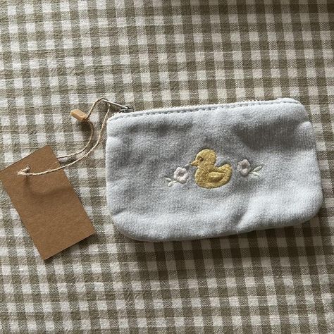 Brandy Melville Duck Pouch

Coin purse/pouch
Duck... - Depop Coin Purse Brandy Melville, Brandy Coin Purse, Brandy Melville Coin Purse, Brandy Melville Purse, Thrift Wishlist, Accessory Inspo, Purse Pouch, Light Blue Color, Brandy Melville