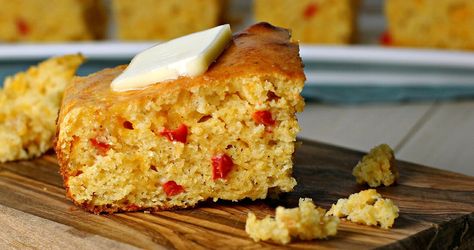 Two of my favorite southern goodies...cornbread and pimento cheese Cheese Cornbread Recipe, Summer Corn Recipes, Cheese Cornbread, Pimiento Cheese, Corn Dishes, Cornbread Recipe, Big Mama, State Foods, Comfort Food Southern