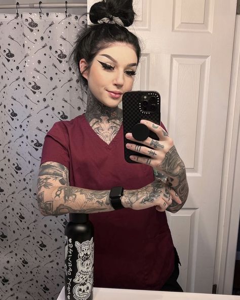 Tattooed Woman, Nurse Tattoo, Nurse Aesthetic, Bra Image, Aesthetic Goth, Classy Tattoos, Elegant Tattoos, Mom Tattoos, All Things Beauty