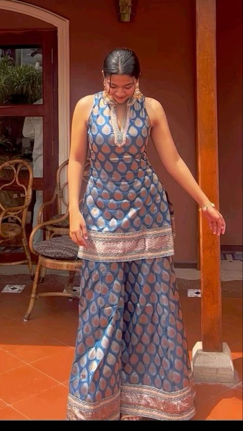 Indian Outfits Modern, Elegant Fashion Outfits, Indian Dresses For Women, Indian Fabrics, Indian Motifs, Stylish Kurtis Design, Trendy Outfits Indian, Lehenga Designs Simple, Simple Kurta Designs