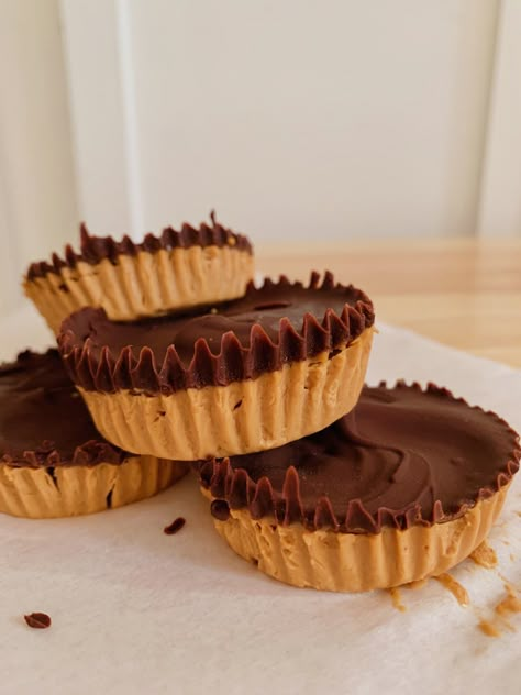 Healthy Peanut Butter Cups Pb Powder Recipes, Powdered Peanut Butter Recipes, Vegan Peanut Butter Cups, Hot Cocoa Mix Recipe, Low Cal Snacks, Healthy Peanut Butter Cups, Cake Donuts Recipe, Peanut Butter Cups Recipe, Powdered Peanut Butter