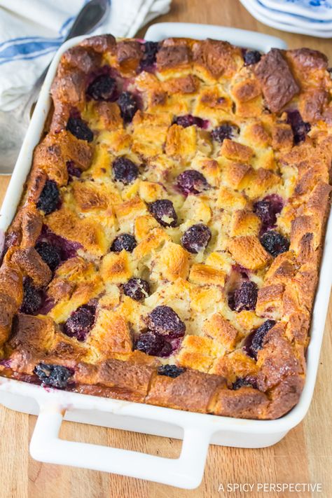 Best Blackberry Bread Pudding Recipe Blackberry Bread Pudding Recipe, Rhubarb Yogurt Muffins, Vanilla Bread Pudding Recipe, Vanilla Bread Pudding, Vanilla Bread, Blackberry Bread, Classic Bread Pudding, Blueberry Pudding, Old Fashioned Bread Pudding