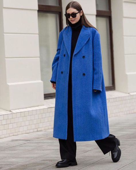 COS on Instagram: “The standout coat. Now available online and in store in the US, Korea and Japan, and in stores in Europe. Brighten up cooler days with…” Cobalt Blue Outfit, Blue Coat Outfit, Blue Outfit Winter, Cobalt Dress, Tailored Coat, Blue Coats, Coat Outfits, Blue Outfit, Blouse Outfit