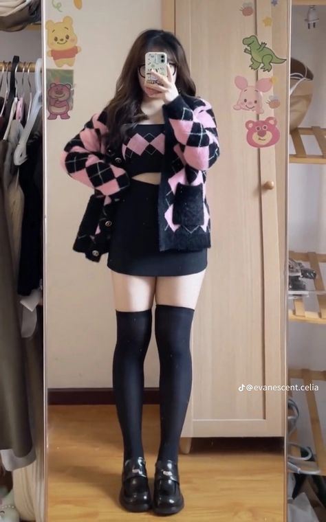 Chubby Outfit Ideas, Korean Outfit Ideas, Hourglass Outfits, Cute Korean Outfits, Outfit References, Korean Fashion Winter, Outfit Ideas Summer, Everyday Fashion Outfits, Animated Icons