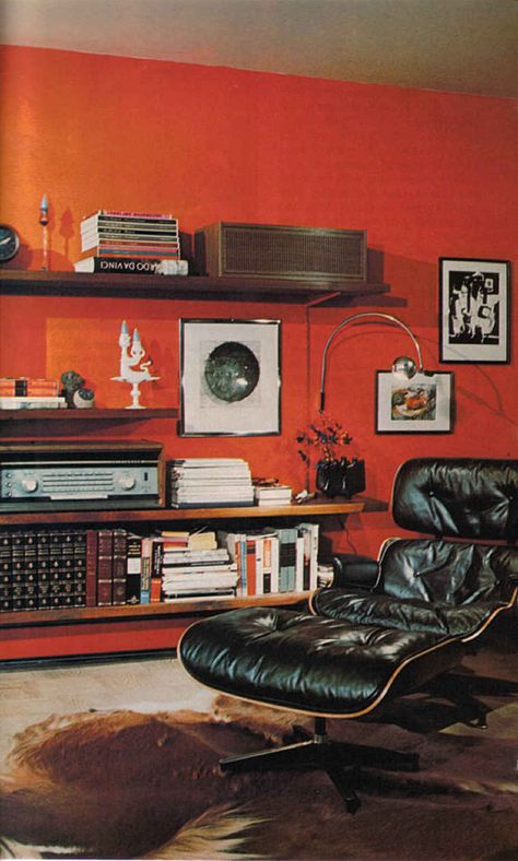 Man Caves in the 60's and 70's Were Far More Epic - BlazePress 70s House, 70s Interior, 1970s Decor, Retro Interior Design, Casa Vintage, Man Room, Retro Interior, Hi-fi, Vintage Interiors