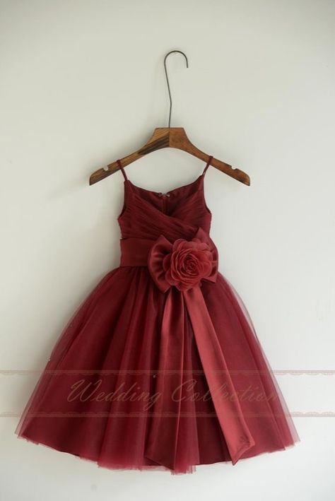 Red Flower Girl, Flower Girl Outfits, Red Flower Girl Dresses, Flower Girls Dress, Tulle Flower Girl, Tulle Flowers, Flower Girl Dresses Tulle, Wedding Flower Girl, Dresses Ideas