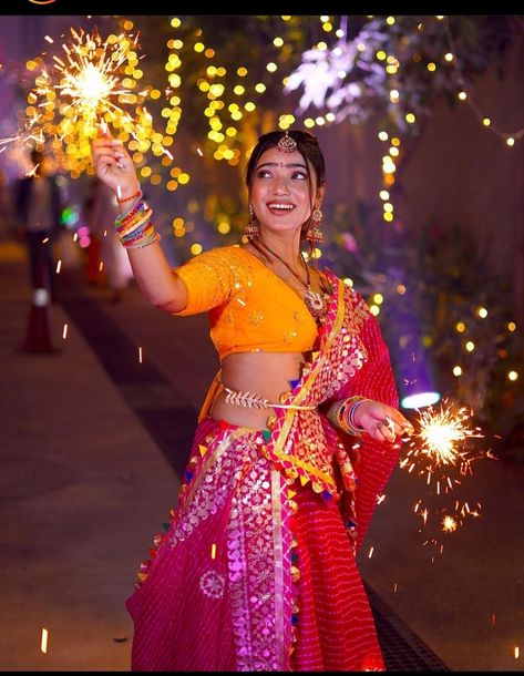 Stylish Poses, Diwali Fashion, Simple Indian Suits, Gorgeous Bridal Makeup, Diwali Photography, Diwali Pictures, Diwali Photos, Drawing Couple Poses, Diwali Special