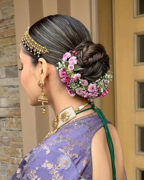 All Posts • Instagram Real Flowers Hairstyle, Lotus Hairstyle, Flower Hairstyles Indian, Goan Jewellery, Haldi Hairstyles For Bride, Bridal Bun Hairstyles Indian, Indian Bridal Bun, Shaadi Makeup, Hairstyle With Suit